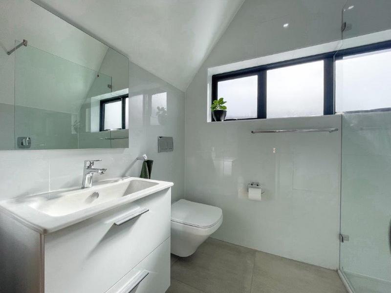 To Let 4 Bedroom Property for Rent in Hout Bay Western Cape